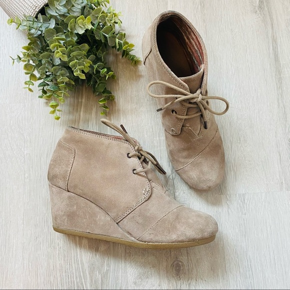 Toms Suede Desert Wedge Lace Up Booties Tan Sz 8 - Picture 1 of 11